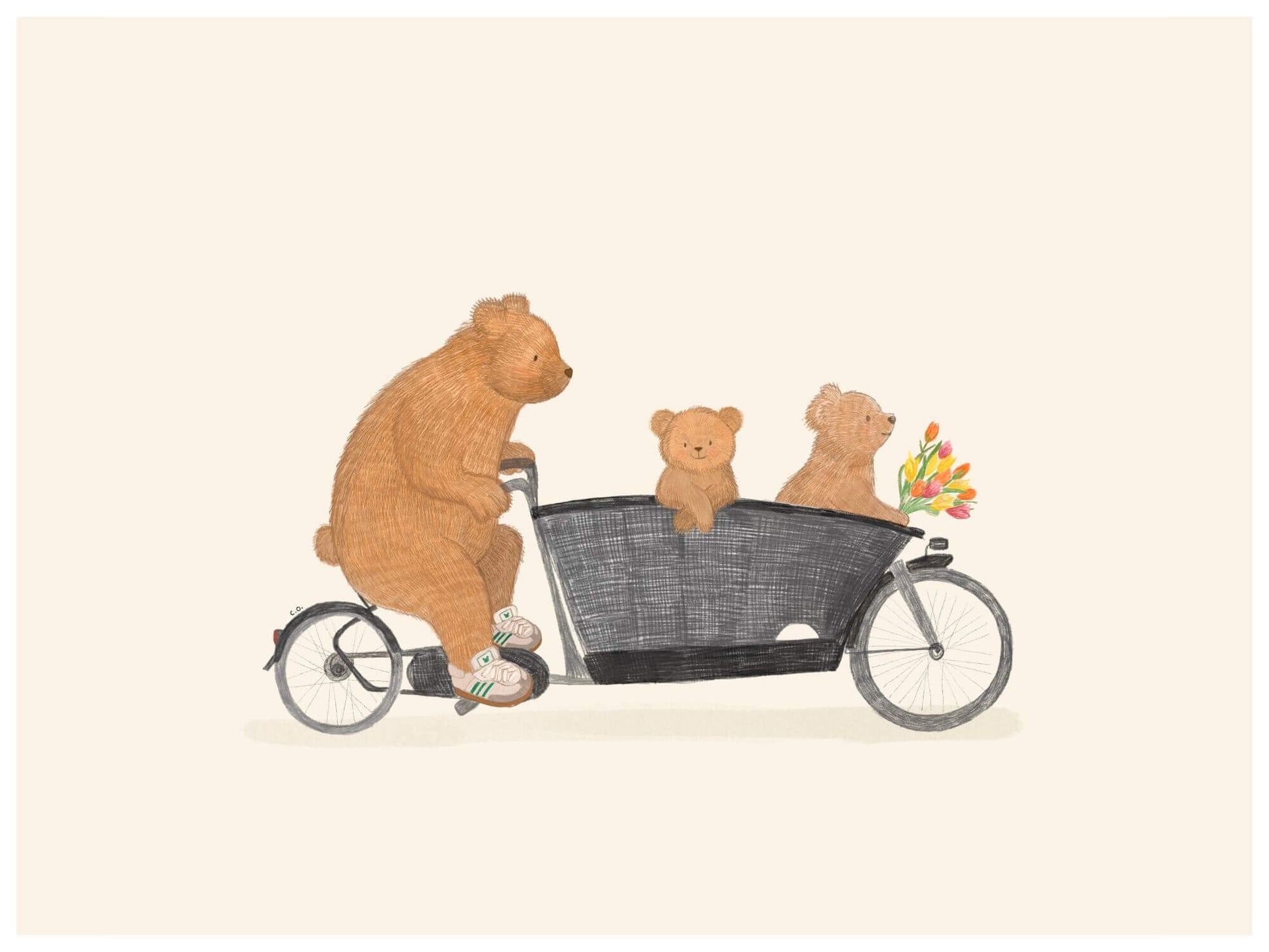 Kinderkamerposter uit de Yuppen-ouder collectie met twee beren in een Urban Arrow bakfiets en tulpen, in zandkleurige babykamerstijl.
