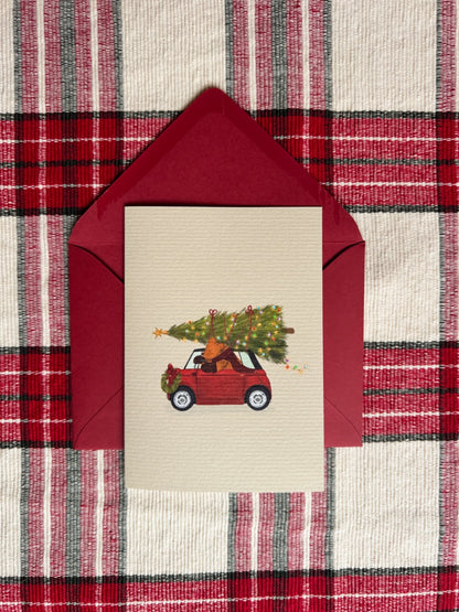 Luxe Kerstkaart - Rood kerst stadsautootje met Boom op het dak