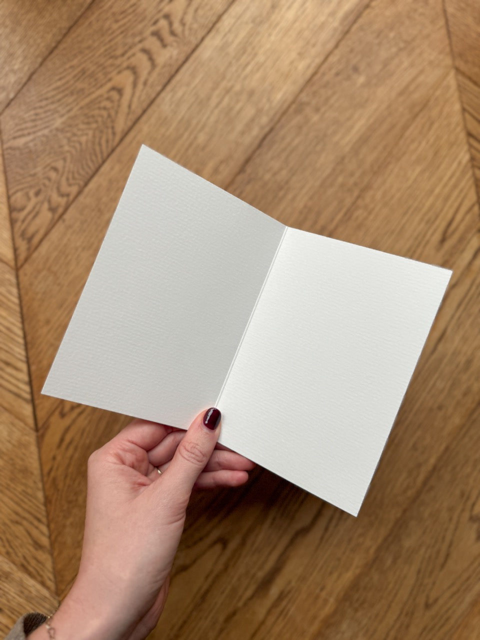 Luxe Kerstkaart - Rood kerst stadsautootje met Boom op het dak